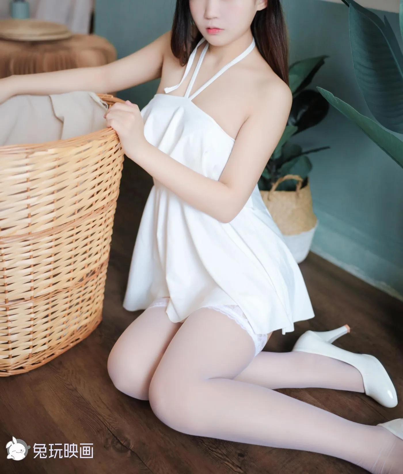 御子Yumiko – NO.06 御子的白裙 [47P]插图5